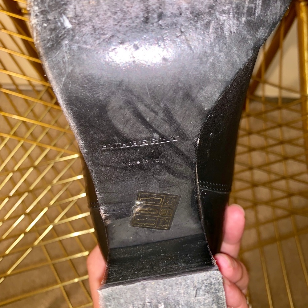 🚨🚨 Burberry high heel Chelsea boot!! Size 40! - Picture 5 of 6